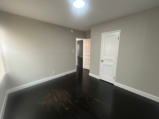 Building Photo - 1323 S Highland Ave