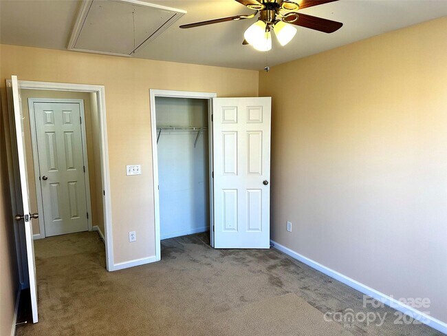 Building Photo - 7946 Mariners Pointe Cir