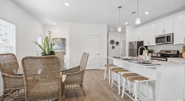 Building Photo - 31 Quaker Rdg Dr