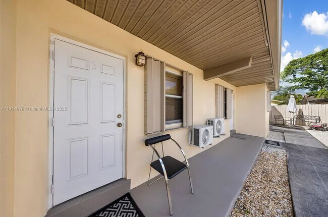 Building Photo - Deerfield