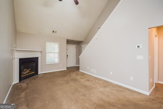 Building Photo - 135 Lakeside Cir