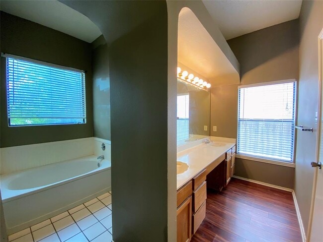 Building Photo - 3215 Tree Grove Dr