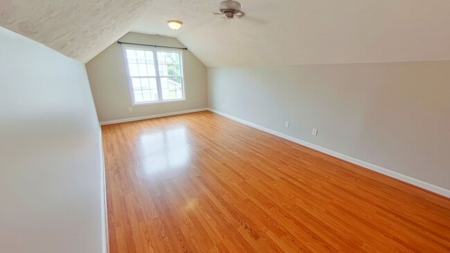 Building Photo - 622 Thorncliff Dr