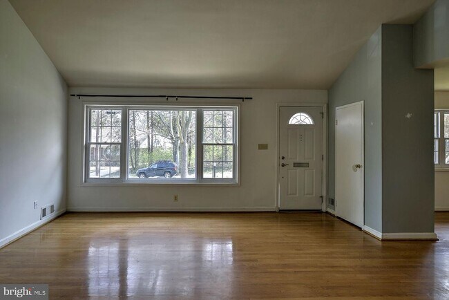 Building Photo - 4503 Gretna St