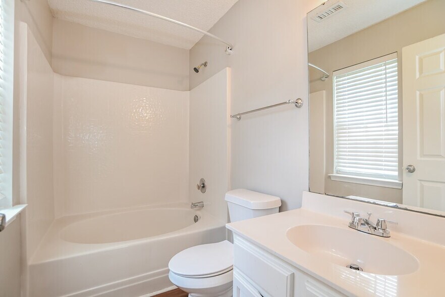 Building Photo - 9928 Peppermint Ln
