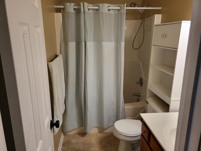 Building Photo - 124 Villa Park Dr