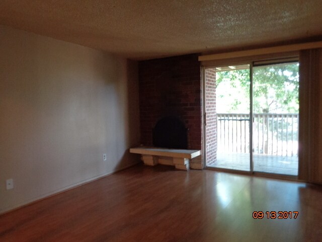 Building Photo - Wonderful 1 BR/1 BA third level condo in secured building.