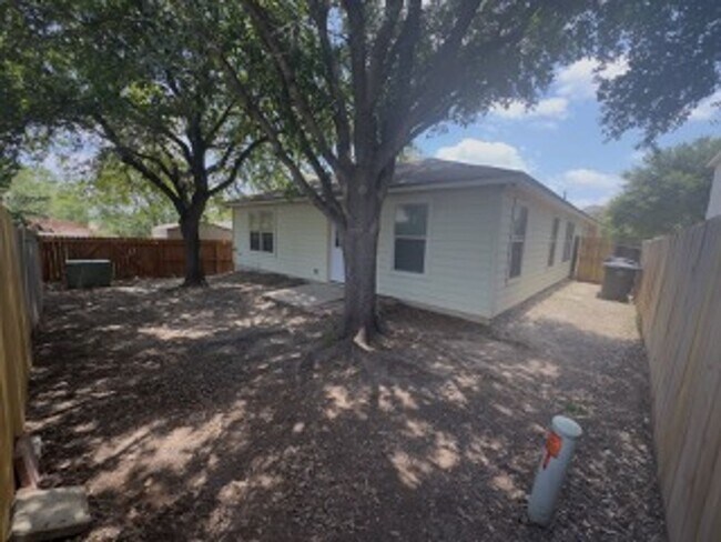 Building Photo - 927 Rustling Cove
