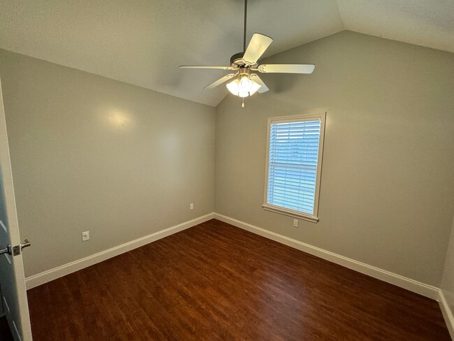 Building Photo - 3BD/2BA FOR RENT