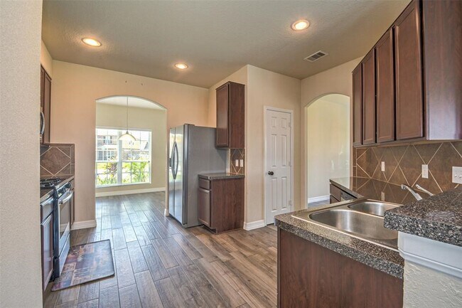 Building Photo - 17822 Aveleigh Ln