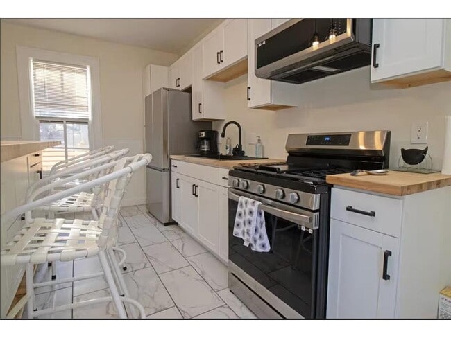 Building Photo - 1211 5th St NE