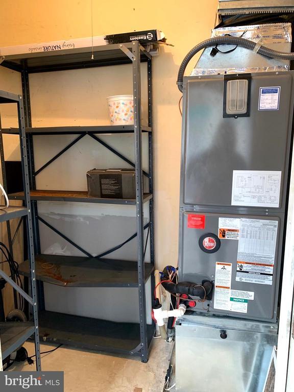 Building Photo - 102 Three Coin Way