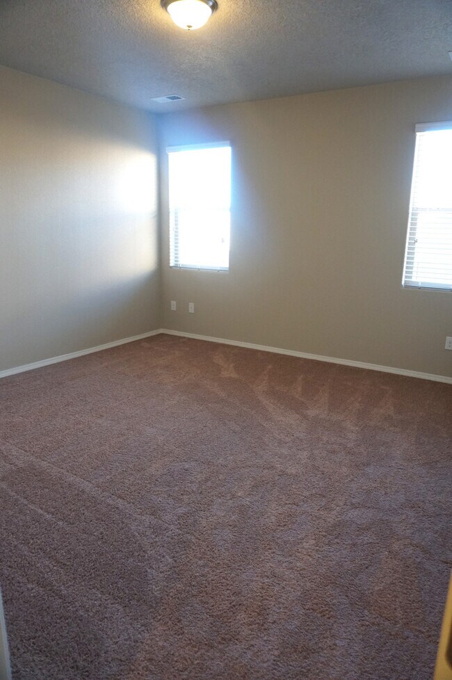 Building Photo - Spacious 4 bedroom Rio Rancho home in Enchanted Hills! Refrigerated air. Right off 550