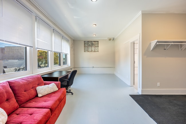 Building Photo - 9 S Main St