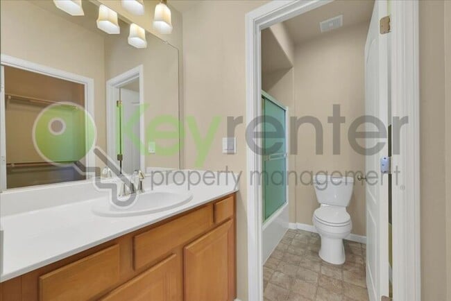 Building Photo - 6123 RolkingHam Ln