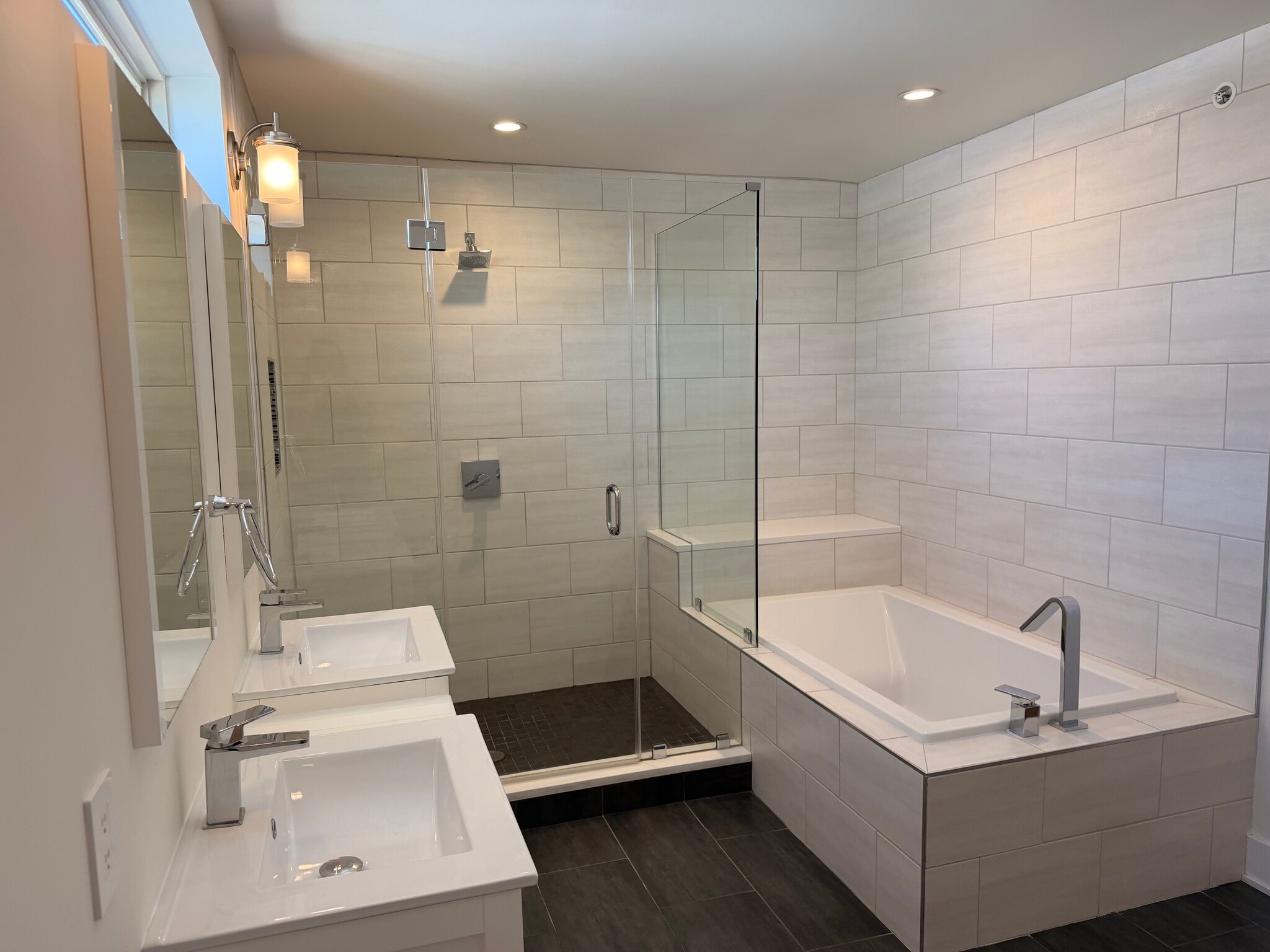 Building Photo - 2421 Manton St