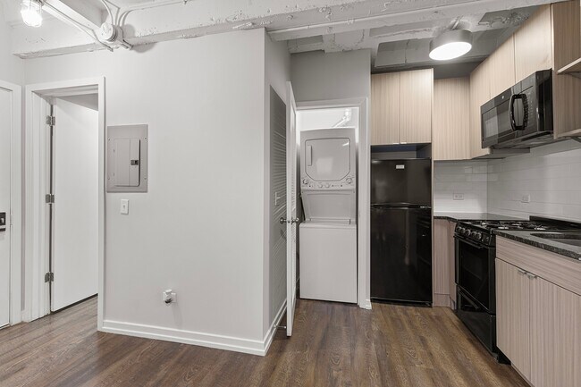 Building Photo - 5718 N Winthrop Ave