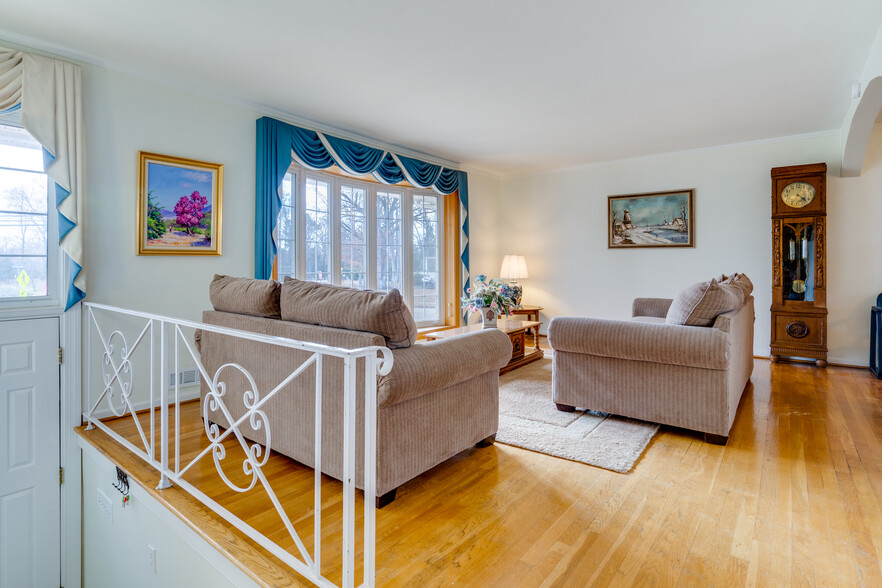 Living Room - 9215 Cherrytree Dr