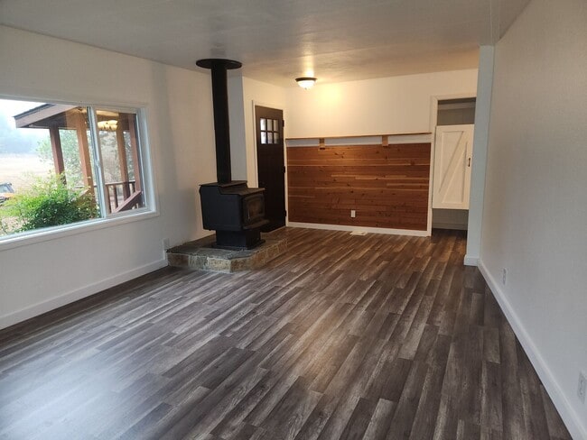 Building Photo - 3bed 2bath House