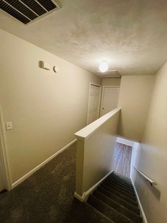 Building Photo - Townhouse off Hartsfield Road-$500 off first months rent!