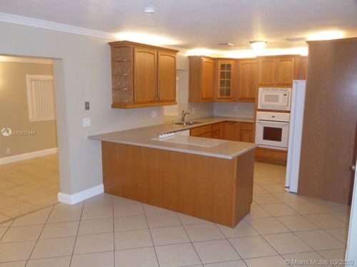 Primary Photo - 6311 NW 34th Ave