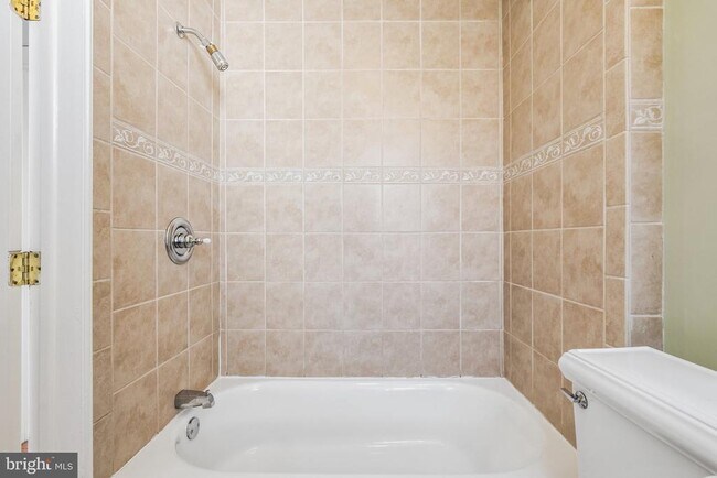 Building Photo - 1730 Pine St