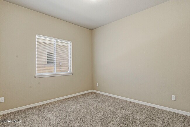 Building Photo - 3133 Clearbrook
