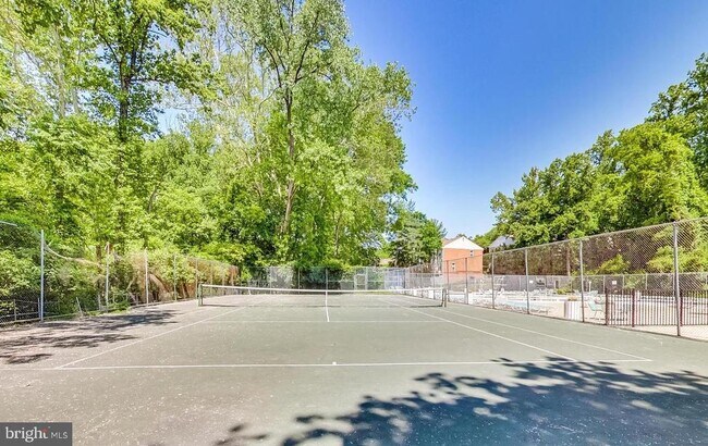 Building Photo - 10301 Montrose Ave