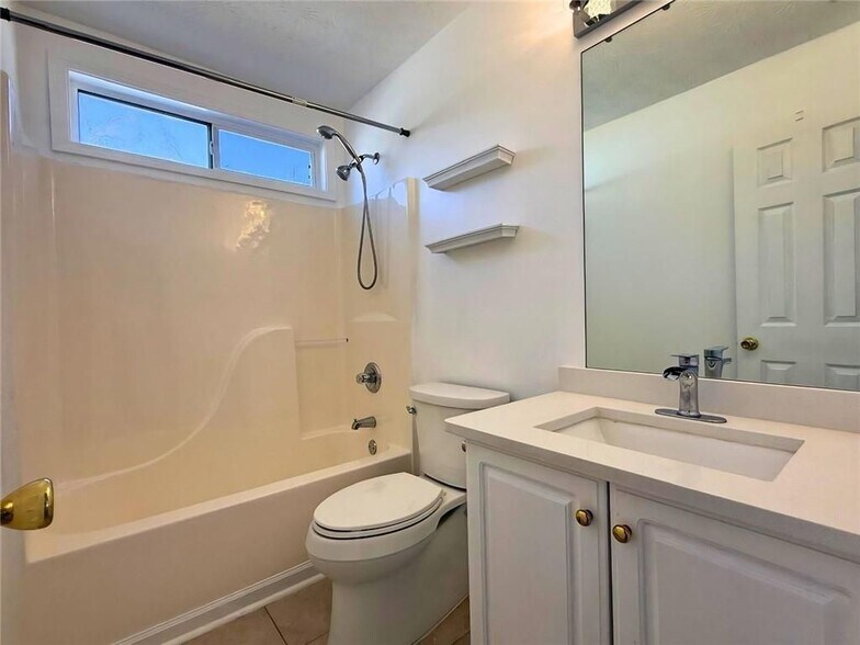 Building Photo - 2029 Manor Oak Ln NE