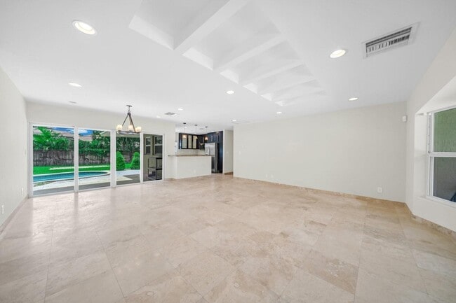 Building Photo - 4021 Bayview Dr