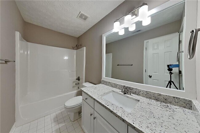 Building Photo - 41 Ludwick Ln