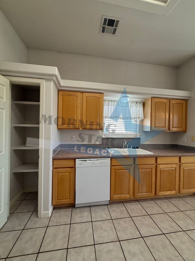 Building Photo - Spacious 3-Bedroom Home Off Roadrunner!