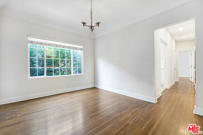 Building Photo - 1359 Cloverdale Ave