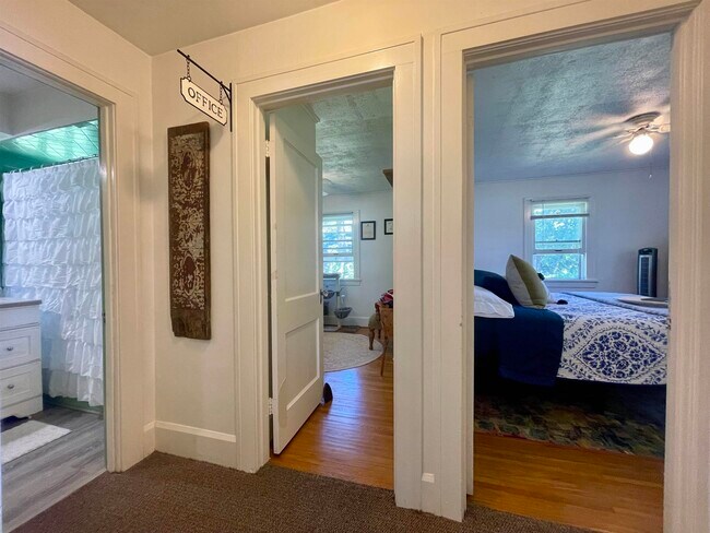 Building Photo - 7087 Bergstrom Dr