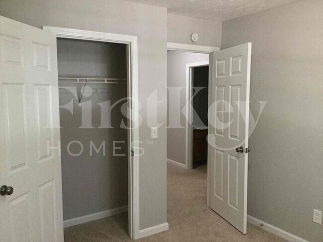 Building Photo - 280 Lazy Hollow Ln