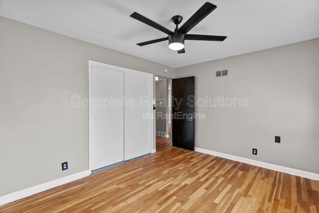 Building Photo - 1225 Buck Ave