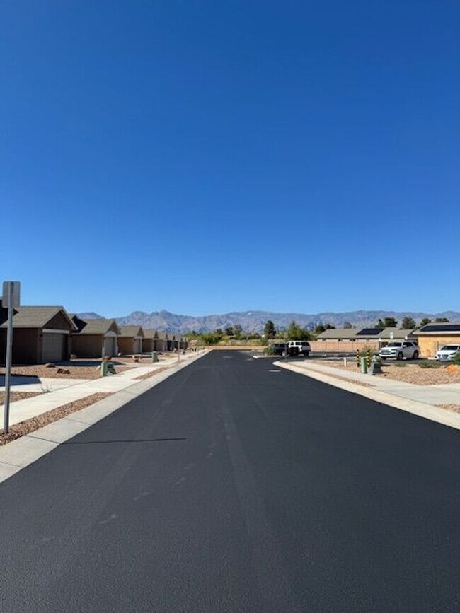 Building Photo - 2445 S Clovis Place-