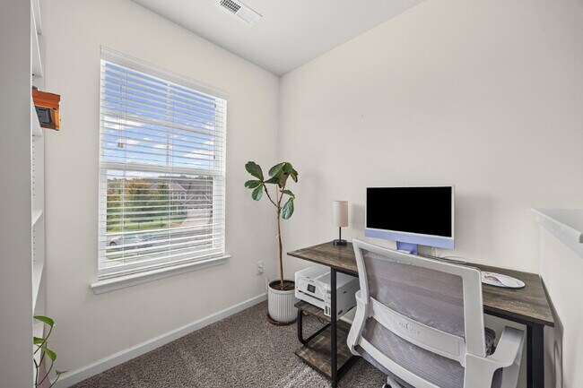 Building Photo - "Spacious 5-Bedroom Gem in Gastonia with 3...