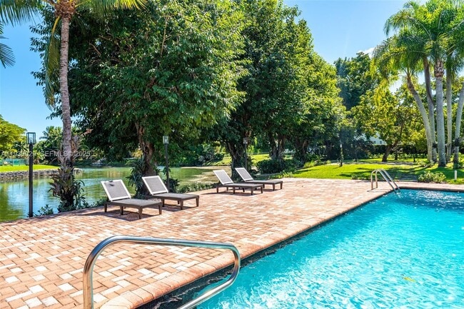 Building Photo - 10945 SW 75th Ct