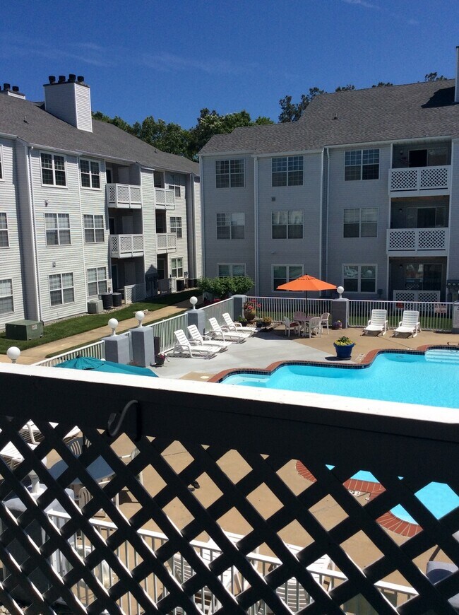 Building Photo - Beautiful Condo Just 3 Blocks from Oceanfront!