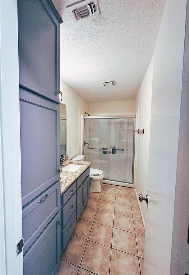 Building Photo - Three Bed Two Bath Home