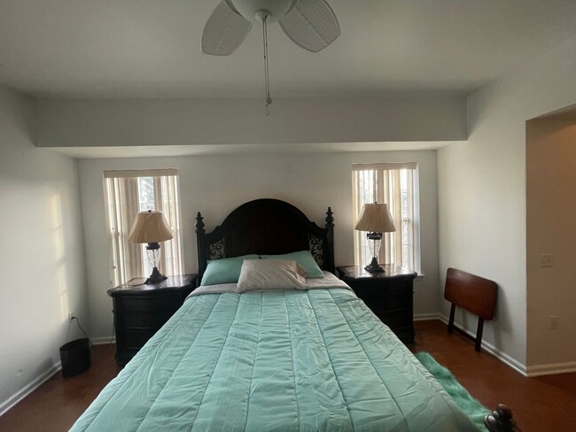 Building Photo - Condo unit 2BR 2 Baths 55+ and older