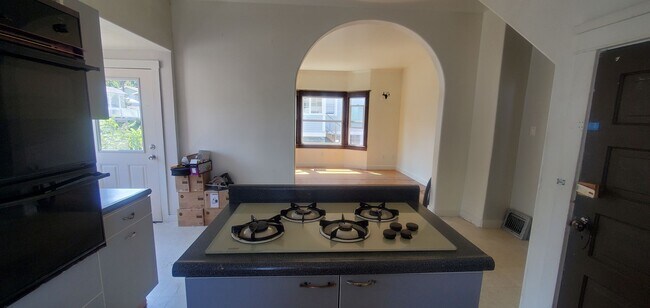 Building Photo - Pre-leasing August - 4bd/2ba