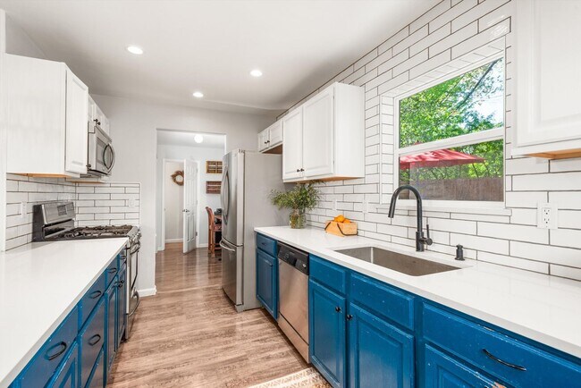 Building Photo - Prime Location | Spacious 4BD Home with El...