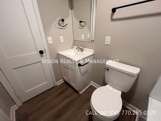 Building Photo - 107 Merrill St