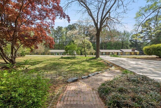 Building Photo - 8907 Rollingwood Rd