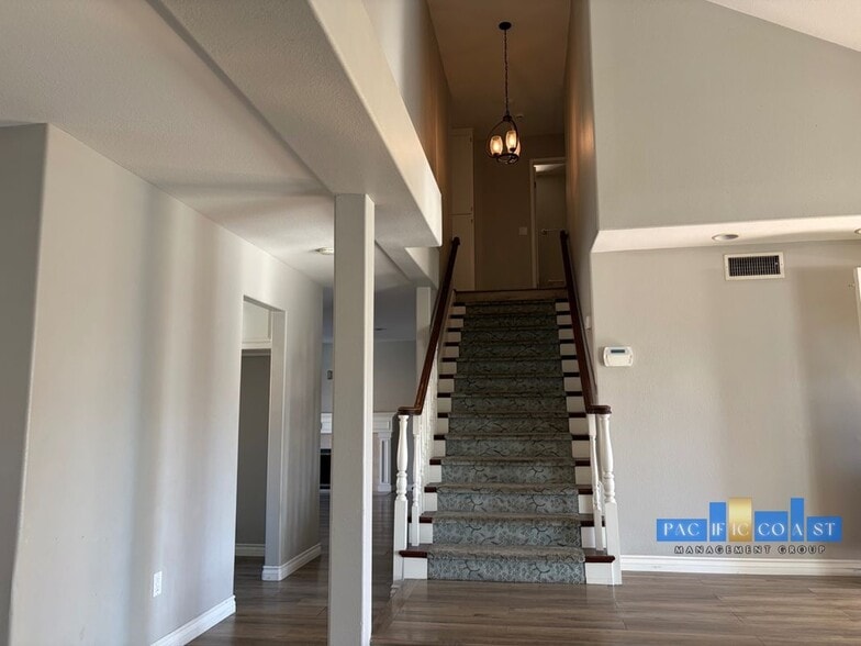 Building Photo - 346 Hilltop Ln