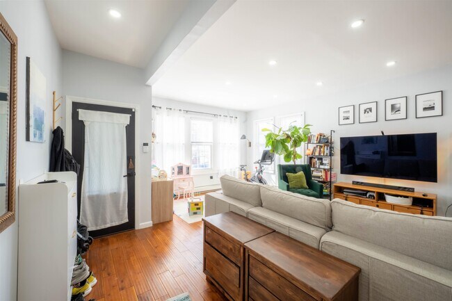 Building Photo - 40 Condict St