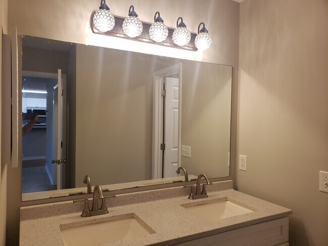 Building Photo - 6756 Willowbrook Dr
