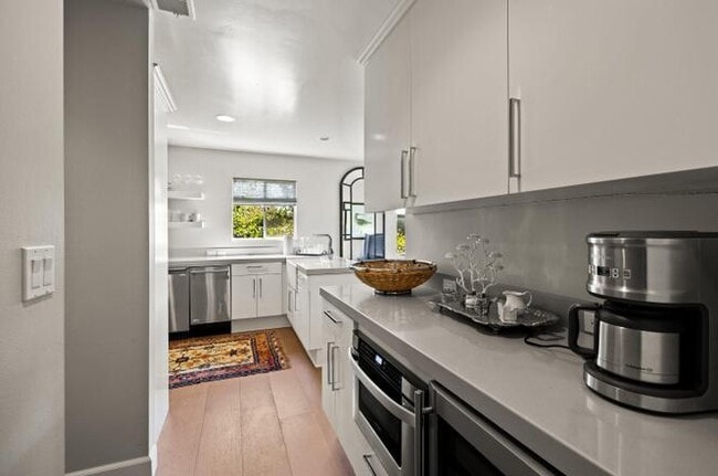 Building Photo - 118 Coronada Cir